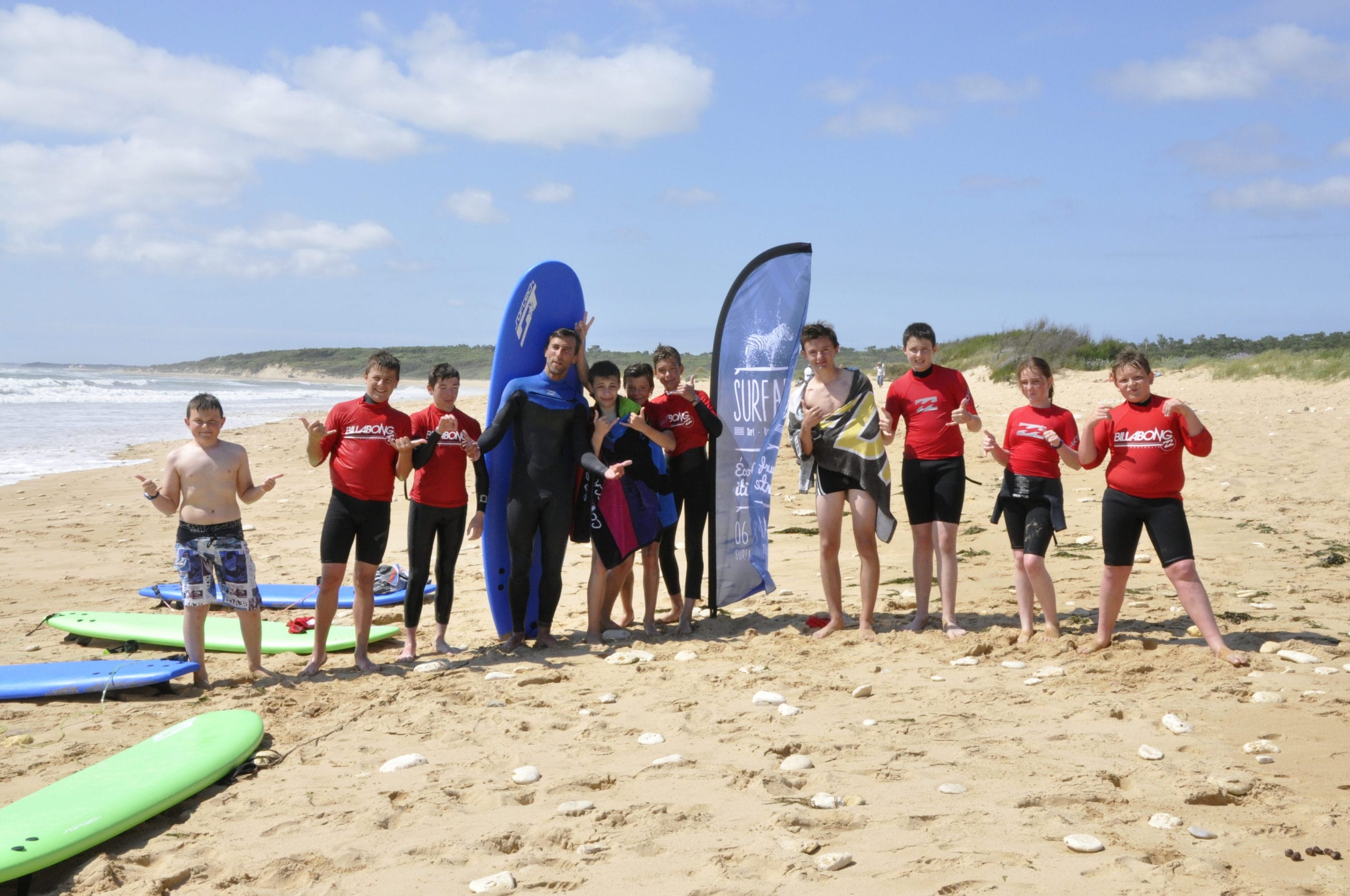 cours-de-surf-formule-lecon-oleron-surfari-surf-plage-soleil-vague-enfants-coaching